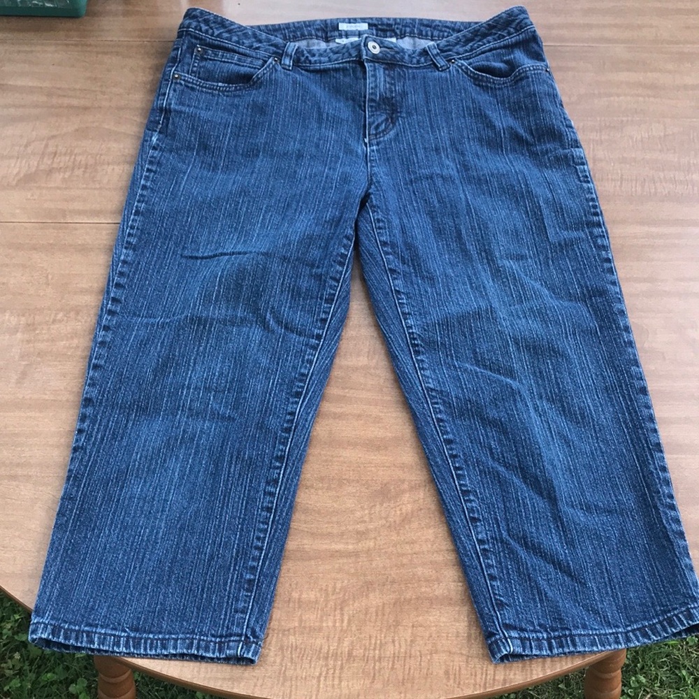 Liz Claiborne Stretch Denim Capris Size 14